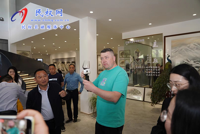 2023“打卡中國·讀懂中國式現(xiàn)代化——你好，河南！”網(wǎng)絡(luò)國際傳播活動走進(jìn)“中國畫虎第一村” ? ? ?