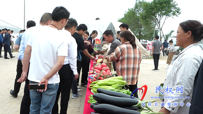 民權(quán)綠洲街道辦事處舉行農(nóng)特產(chǎn)品展銷(xiāo)對(duì)接會(huì)