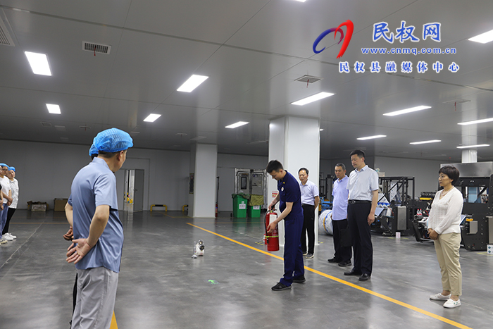 縣委宣傳部聯(lián)合消防救援大隊、高新區(qū)管委會走進印刷企業(yè)開展消防安全知識培訓和實操應急演練活動