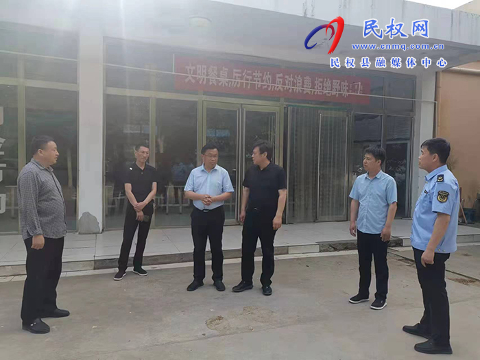 縣委常委、宣傳部長(zhǎng)、副縣長(zhǎng)畢道喜到王橋鎮(zhèn)督導(dǎo)檢查安全生產(chǎn)和食品安全“兩個(gè)責(zé)任”落實(shí)工作