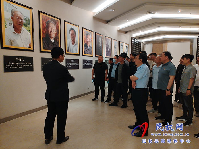 民權(quán)縣2023年春季學(xué)期中青年干部培訓(xùn)班赴安徽省鳳陽縣小崗村開展現(xiàn)場教學(xué)活動