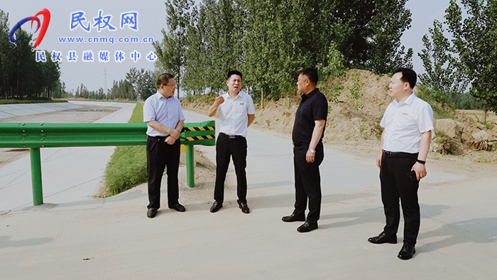 縣委常委、縣紀(jì)委書(shū)記、縣監(jiān)委主任冉燃到老通惠渠、壩窩分干、一干渠開(kāi)展巡河工作