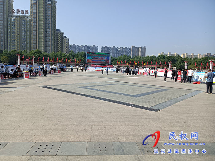 我縣舉行“增強誠信意識，優(yōu)化營商環(huán)境”主題宣傳活動