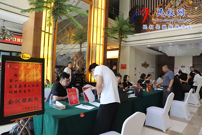 出席政協(xié)第十一屆民權(quán)縣委員會(huì)第二次會(huì)議的政協(xié)委員陸續(xù)向大會(huì)報(bào)到