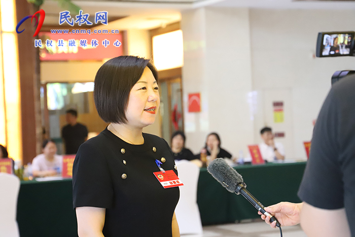 出席政協(xié)第十一屆民權(quán)縣委員會(huì)第二次會(huì)議的政協(xié)委員陸續(xù)向大會(huì)報(bào)到