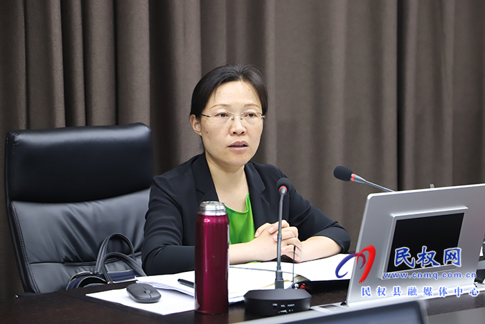縣委書記、縣長王靜嫻主持召開中共民權(quán)縣第十三屆委員會常務(wù)委員會第55次會議