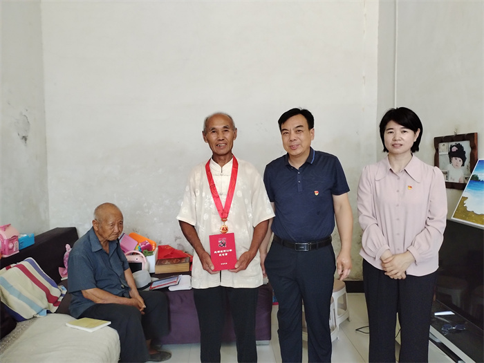 縣委黨校離退休干部黨支部開展“1+學思踐悟二十大·中原銀齡再出發(fā)” 主題黨日活動