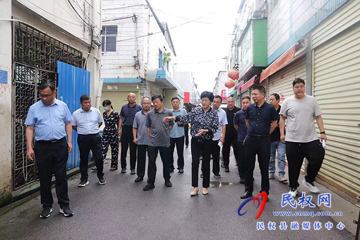 縣領導查看全國文明城市、國家衛(wèi)生縣創(chuàng)建工作