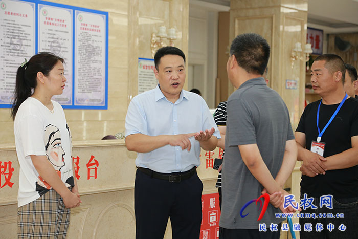 縣委常委、組織部長王義彬督導(dǎo)文明城市創(chuàng)建工作