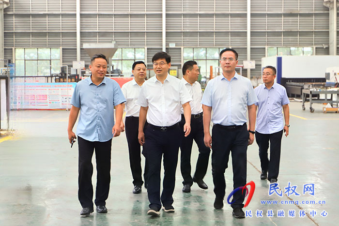 市人大常委會(huì)副主任張團(tuán)結(jié)蒞民調(diào)研并開展“萬人助萬企”活動(dòng)