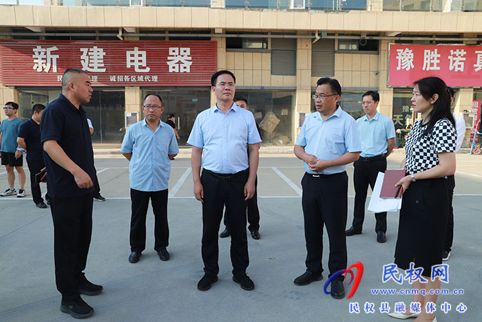縣委副書記、代縣長(zhǎng)王景義查看城區(qū)創(chuàng)文創(chuàng)衛(wèi)工作