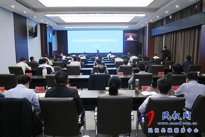 我縣組織收聽(tīng)收看市委理論學(xué)習(xí)中心組集體學(xué)習(xí)（擴(kuò)大）會(huì)議（第二十四期商丘大講堂）