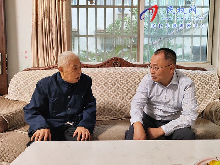 縣政協(xié)主席周明河中秋節(jié)慰問(wèn)退休老干部