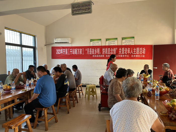 北關(guān)鎮(zhèn)開展（千站暖萬家）“月是故鄉(xiāng)明，餅表思念情”關(guān)愛老年人活動