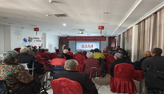 民權(quán)縣開(kāi)展“光影世界  出彩中原”群眾性主題實(shí)踐公益電影放映暨“掃黃打非”宣傳活動(dòng)