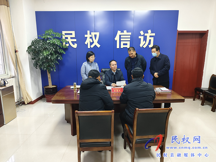 縣委副書記、縣長王景義到縣群眾來訪接待中心接待來訪群眾       