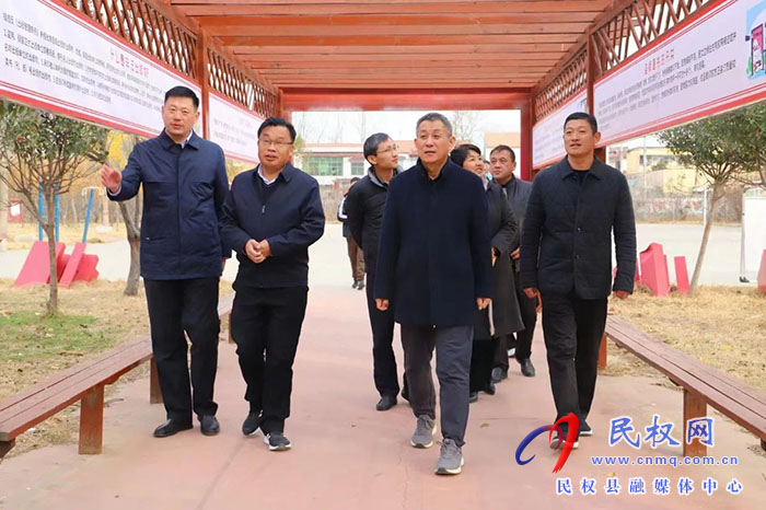 市委宣傳部副部長、二級巡視員劉道明到民調(diào)研指導“掃黃打非”基層示范點建設(shè)和印刷企業(yè)管理工作
