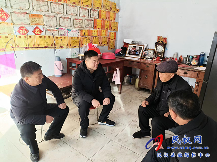 副縣長(zhǎng)、花園鄉(xiāng)黨委書記張方杰看望慰問老黨員