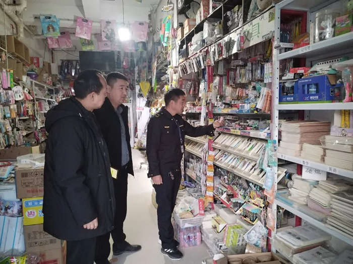 雙塔、褚廟、綠洲、程莊、龍?zhí)痢自扑碌揉l(xiāng)鎮(zhèn)(街道）開展出版物市場整治行動