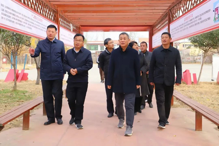 市委宣傳部副部長、二級巡視員劉道明到民調(diào)研指導(dǎo)“掃黃打非”基層示范點(diǎn)建設(shè)和印刷企業(yè)管理工作