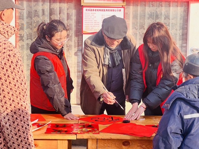 胡集鄉(xiāng)返鄉(xiāng)大學(xué)生開展“新春送溫暖 濃濃夕陽情”志愿服務(wù)活動(dòng)