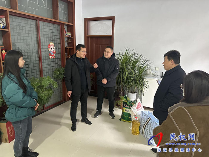民權(quán)縣社會(huì)保險(xiǎn)中心走訪慰問(wèn)誠(chéng)實(shí)守信“商丘好人”陳永超