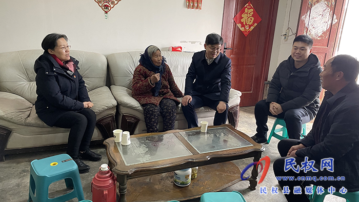 市人大常委會副主任張團(tuán)結(jié)到民開展春節(jié)前慰問活動