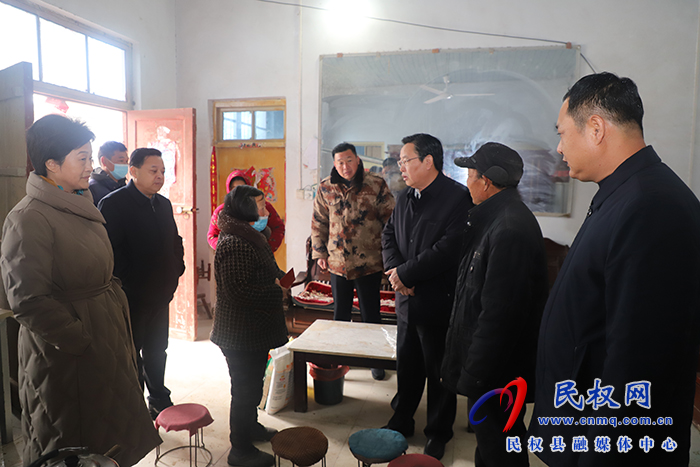 市人大常委會黨組副書記、副主任姬脈常到民慰問困難群眾、困難老黨員