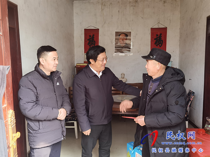 縣領(lǐng)導(dǎo)李君走訪慰問老黨員、現(xiàn)役軍人家屬、困難群眾和“春蕾女童”