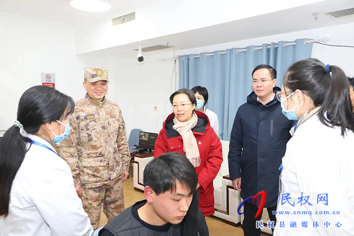 縣委書記、縣人武部黨委第一書記王靜嫻調(diào)研指導(dǎo)征兵體檢工作