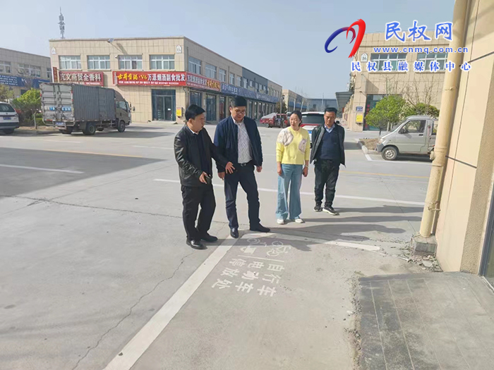 縣委常委、副縣長謝志強查看精神文明建設(shè)工作