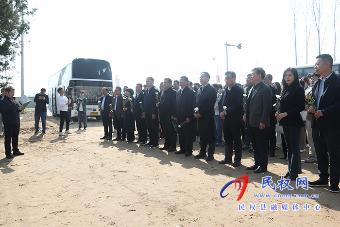 河南農(nóng)業(yè)大學(xué)到民開展緬懷鄭祥義教授、學(xué)習(xí)鄭祥義精神、科技服務(wù)助力“三農(nóng)”活動