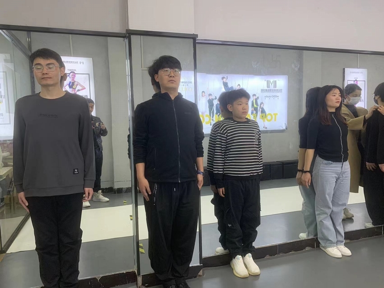 民權(quán)縣圖書館市民夜?！皶銤?rùn)心 形體禮儀”第一期順利開班