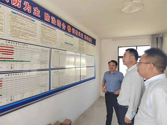 市公路事業(yè)發(fā)展中心黨委書記、主任馬登峰高度點贊我縣公路工作