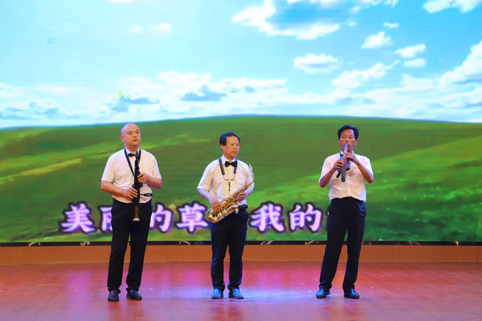 民權(quán)縣舉行慶?！拔逡弧眲趧庸?jié)文藝匯演