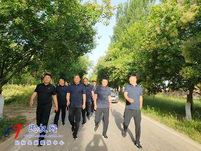 民權(quán)縣水務(wù)發(fā)展服務(wù)中心開展 “做好‘水服務(wù)’、用心惠民生”徒步行活動