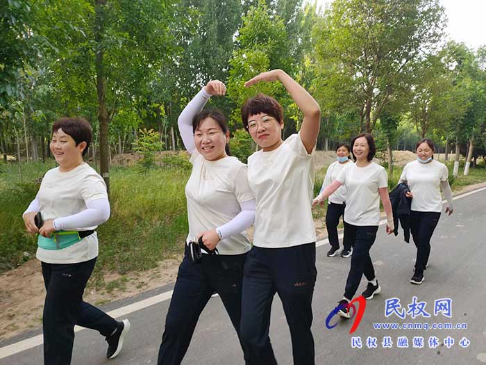 民權(quán)縣水務(wù)發(fā)展服務(wù)中心開展 “做好‘水服務(wù)’、用心惠民生”徒步行活動
