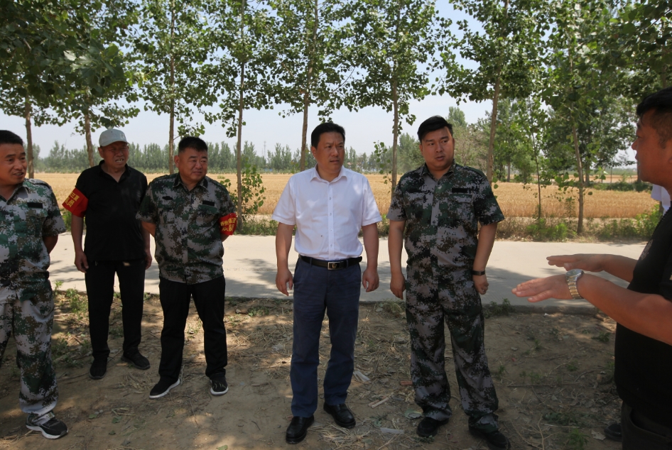縣委常委、縣委辦公室主任吳杰到野崗鎮(zhèn)調(diào)研指導(dǎo)“三夏”生產(chǎn)工作
