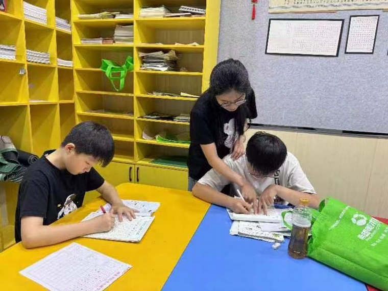 民權(quán)縣圖書館舉辦第二期市民夜?！伴喿x潤墨美·藝術(shù)綻芳華”公益課堂