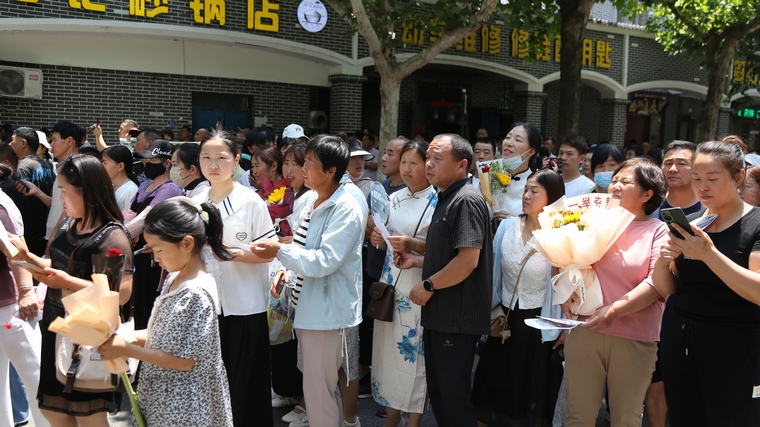 民權(quán)縣圖書館組織開展 “閱讀點亮未來·助力高考夢想”志愿服務(wù)活動