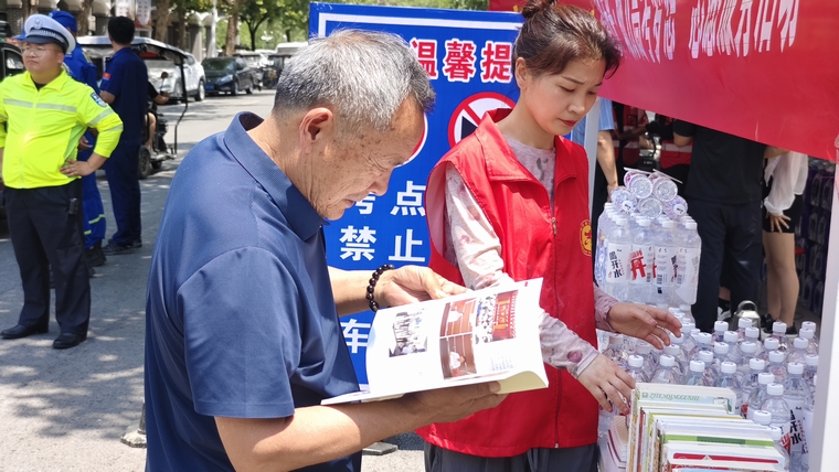 民權(quán)縣圖書館組織開展 “閱讀點亮未來·助力高考夢想”志愿服務(wù)活動