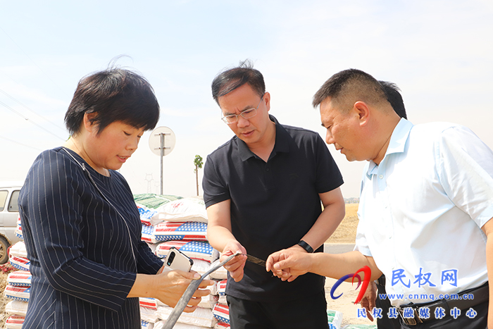 縣委副書記、縣長王景義調(diào)研抗旱搶種保苗、農(nóng)業(yè)產(chǎn)業(yè)結(jié)構(gòu)調(diào)整等工作