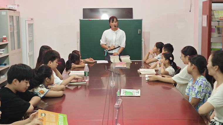 民權(quán)縣舉辦“愛(ài)心課堂 快樂(lè)成長(zhǎng)”注意力訓(xùn)練文明實(shí)踐公益講座