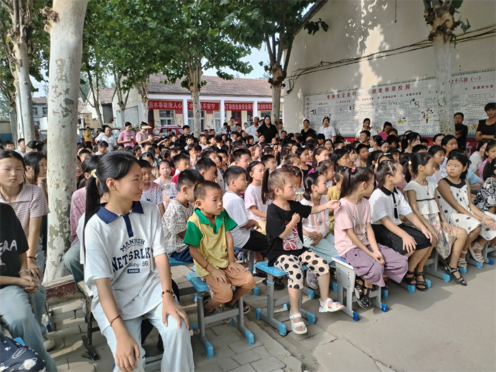 少年如詩放光芒——著名詩人張中林回母校公益演講紀實