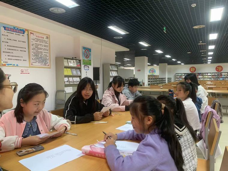 民權(quán)縣圖書(shū)館舉辦2024年第二十一期“快樂(lè)繪本劇 傳承誦經(jīng)典”閱讀活動(dòng)