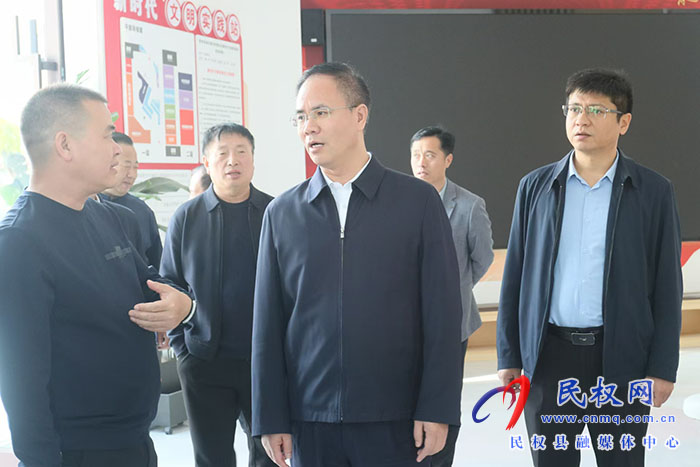 縣委副書(shū)記、縣長(zhǎng)王景義查看精神文明建設(shè)工作