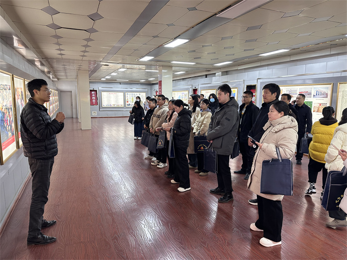 汲取奮進(jìn)力量  探索鄉(xiāng)村振興之路                                                         —— 民權(quán)縣2024年秋季主體班赴濮陽市西辛莊開展現(xiàn)場教學(xué)活動(dòng)