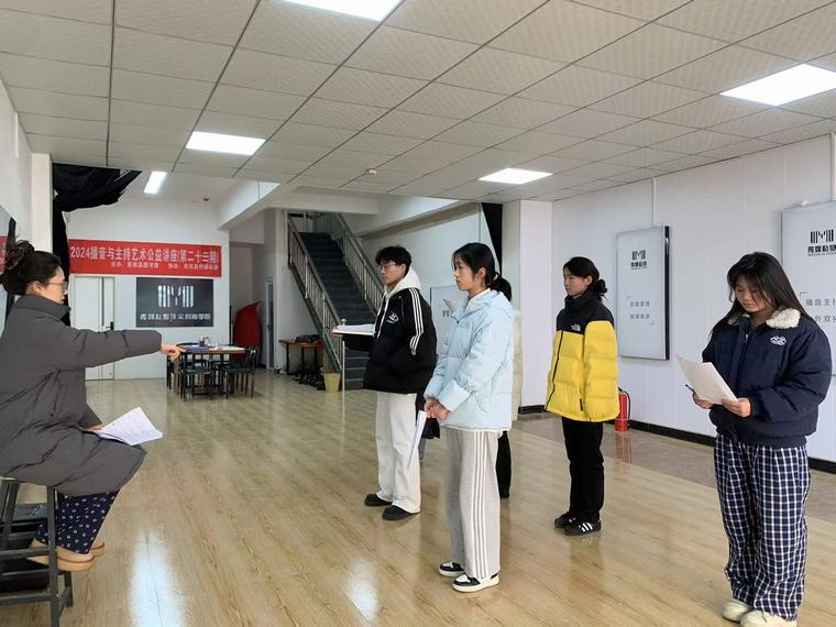 民權(quán)縣圖書(shū)館舉辦2024年第二十三期播音與主持藝術(shù)公益講座