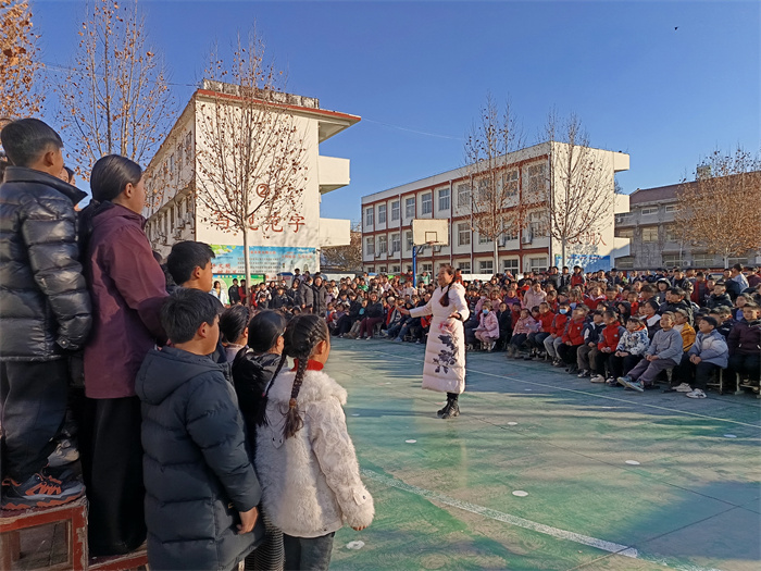 多彩社團(tuán)展風(fēng)采  五育并舉促成長 ——民權(quán)縣第三小學(xué)舉辦五育并舉成果展及冬季運動會頒獎大會