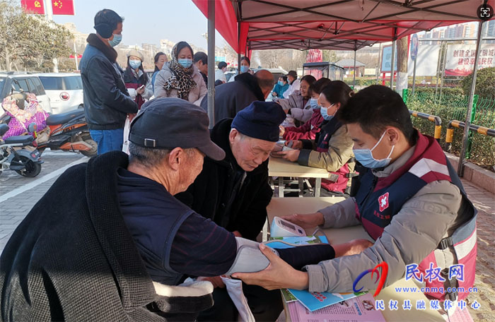 民權(quán)縣衛(wèi)健委開(kāi)展2025年“我們的節(jié)日·春節(jié)”全民送健康實(shí)踐活動(dòng)